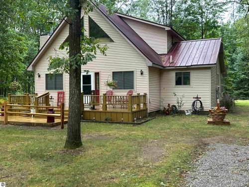 6275 Woodridge Dr, Lake, MI, 48632-9333 | Card Image