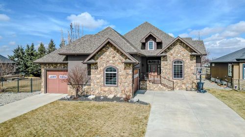 213 E 350 S, Raymond, AB, T0K2S0 | Card Image