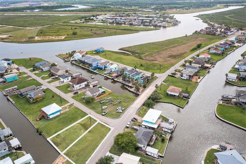 106 Jolly Boat Ln, Freeport, TX, 77541-9690 | Card Image