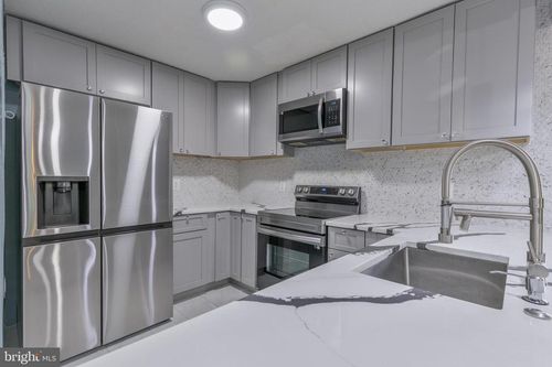 apt-101-623 Center St, HERNDON, VA, 20170-5015 | Card Image