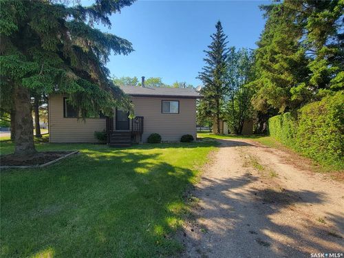 16 4th Ave, Neilburg, SK, S0M | Card Image