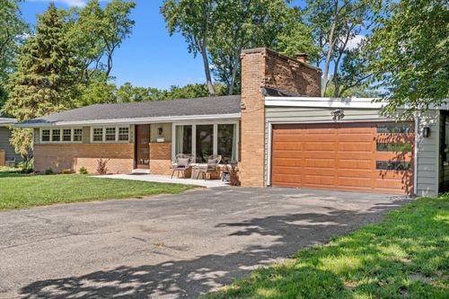 560 Woodland Dr, Crystal Lake, IL, 60014-5213 | Card Image