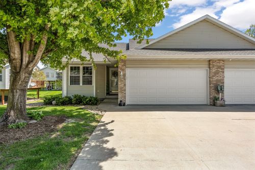 6620 Waterview Dr Sw, Cedar Rapids, IA, 52404-7712 | Card Image