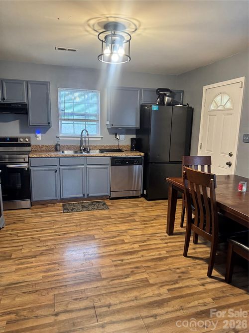 2304 Juniper Dr, Charlotte, NC, 28269-4051 | Card Image