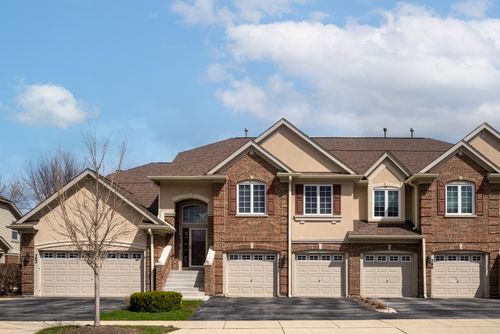 564 Harvey Lake Dr, Vernon Hills, IL, 60061-1204 | Card Image