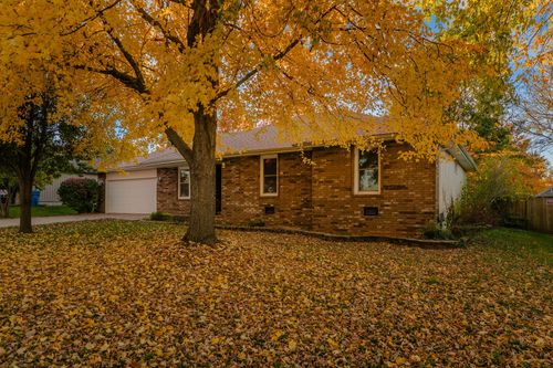 909 Erin Ct, Nixa, MO, 65714-8698 | Card Image