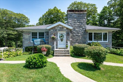 6 Arbutus St, Putnam Valley, NY, 10579-1300 | Card Image