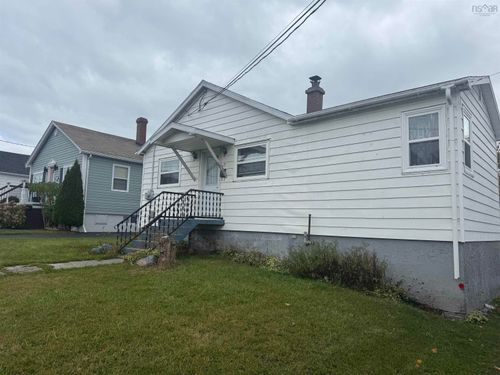 17 Young Ave, North Sydney, NS, B2A1Y7 | Card Image