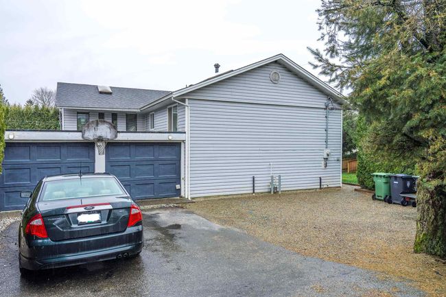 27337 29 A Avenue, House other with 7 bedrooms, 1 bathrooms and 6 parking in Langley BC | Image 2