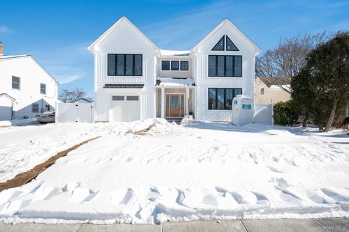 35 Cotton Ln, Levittown, NY, 11756-4938 | Card Image