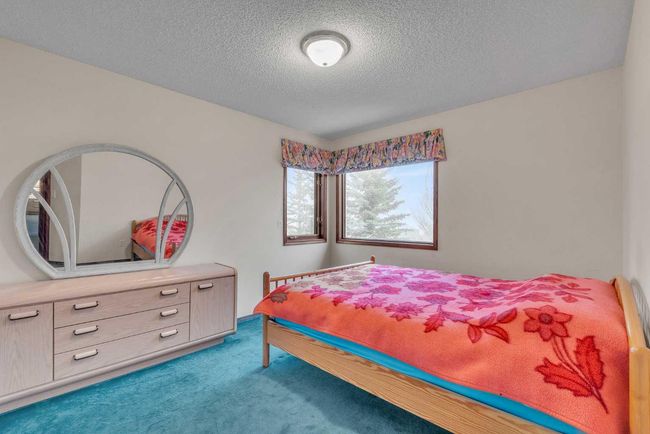 121 Patterson Mount Sw, House other with 5 bedrooms, 4 bathrooms and 4 parking in Calgary AB | Image 25