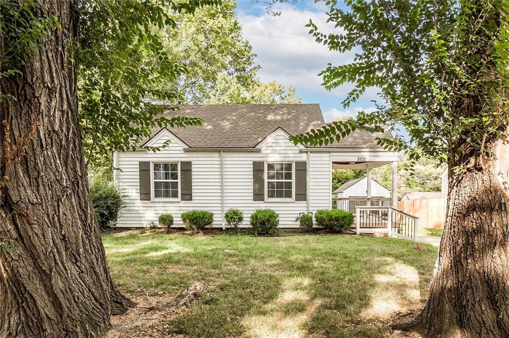 Summit St, Kansas City, MO 64114