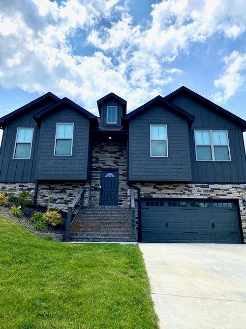 3166 Bridgewater Blvd, Morristown, TN, 37814-1785 | Card Image