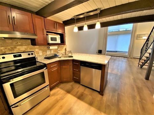 apt-120-993 Massachusetts Ave, Arlington, MA, 02476-4517 | Card Image
