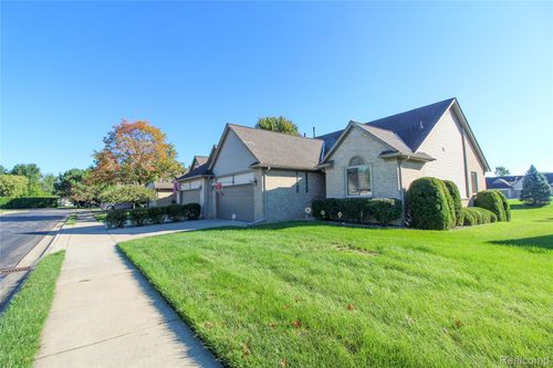 37734 Pebble Pointe Ct, Clinton Twp, MI, 48038-5124 | Card Image