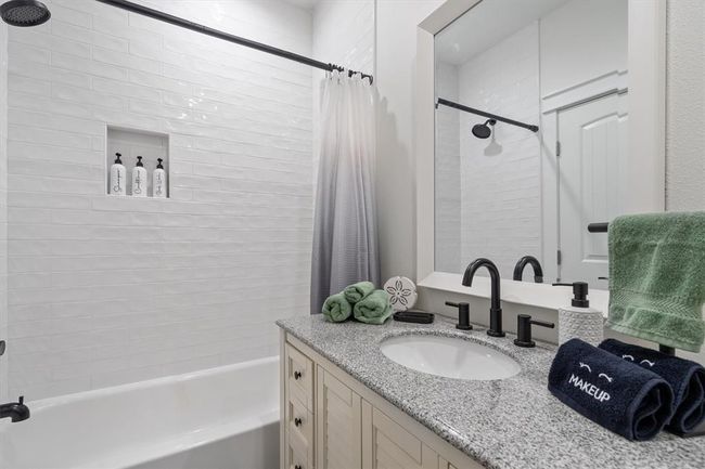 Bathroom 2 | Image 28
