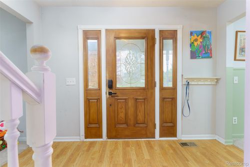 10887 Mackinaw Trl, Fowlerville, MI, 48836-9640 | Card Image