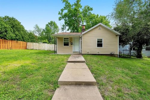 426 Bluff Dr, Saint Louis, MO, 63137-3207 | Card Image