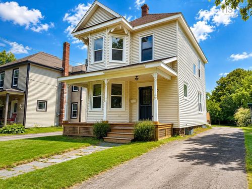 20 Agnew St, House with 3 bedrooms, 1 bathrooms and 1 parking in Amherst NS | Card Image