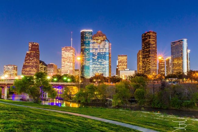 YOU CAN VIEW DOWNTOWN AT A DISTANCE FROM NEIGHBORHOOD | Image 6