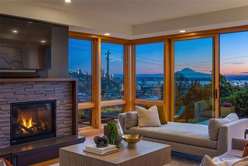 2506 W Halladay St, Seattle, WA, 98199-3430 | Card Image
