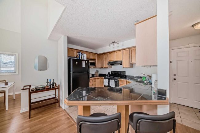 407 - 1631 28 Avenue Sw, Home with 2 bedrooms, 2 bathrooms and 1 parking in Calgary AB | Image 3