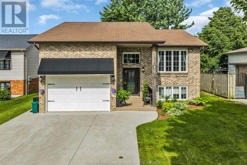 695 Richmond St, Amherstburg, ON, N9V3Z5 | Card Image