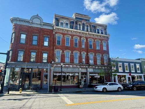 220 Main St, Saugerties, NY, 12477-1368 | Card Image