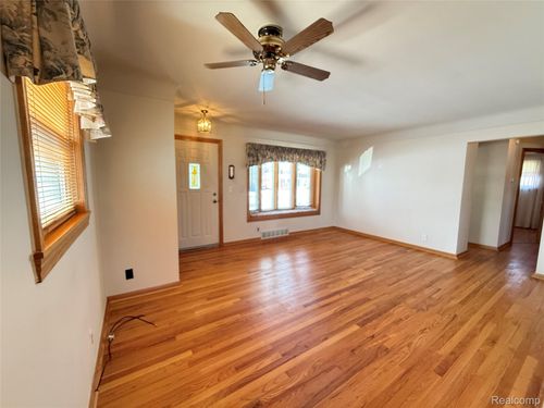 2941 Maxwell St, Trenton, MI, 48183-5603 | Card Image