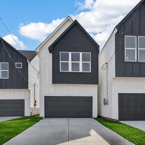 9332 Waller St, Houston, TX, 77012-2754 | Card Image
