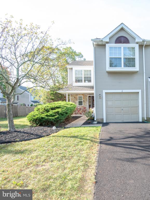 Tamarack Ct, Newtown, PA 18940