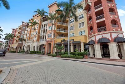 2308 - 410 Bayfront Place, Condo with 2 bedrooms, 2 bathrooms and null parking in Naples FL | Image 3