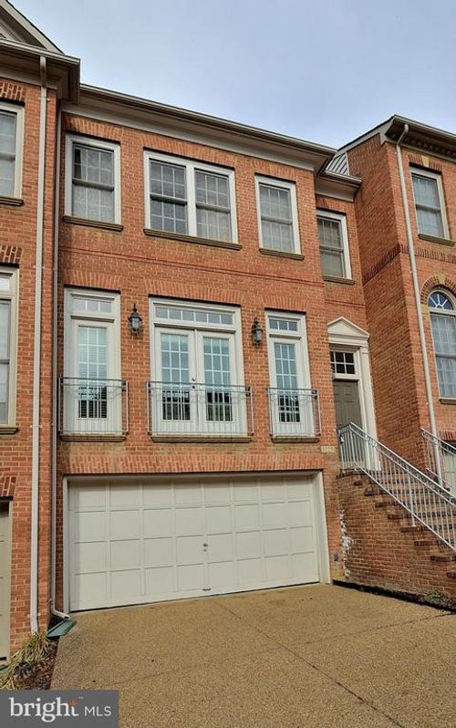 8026 Kidwell Hill Ct, VIENNA, VA, 22182-3972 | Card Image