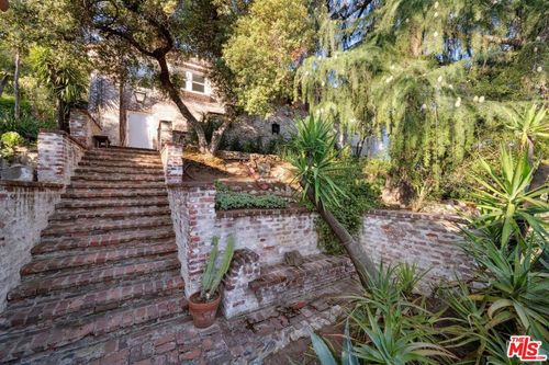 8420 La Tuna Canyon Rd, Sun Valley, CA, 91352-2243 | Card Image