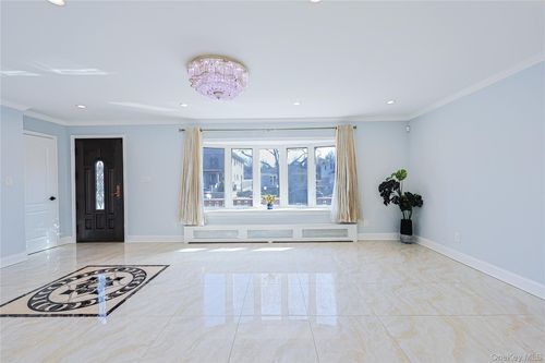 22447 76th Road, New York, NY, 11364 | Card Image