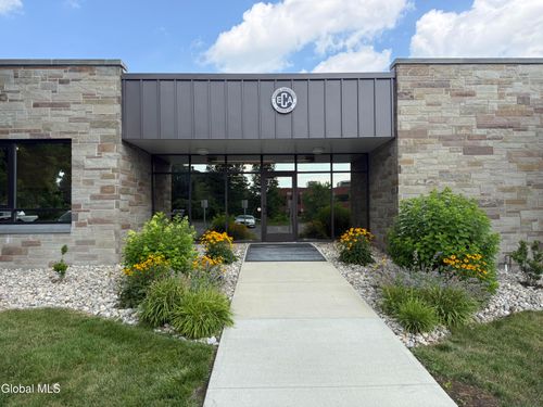 6 Airline Dr, Colonie, NY, 12205-1051 | Card Image