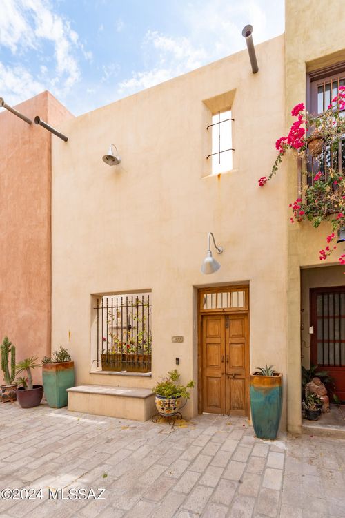 877 W Calle De Los Higos, Tucson, AZ, 85745-3250 | Card Image