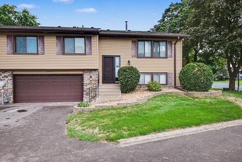 1086 122nd Ave Ne, Blaine, MN, 55434-3954 | Card Image