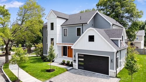 66 Upham St, Newton, MA, 02465-1520 | Card Image