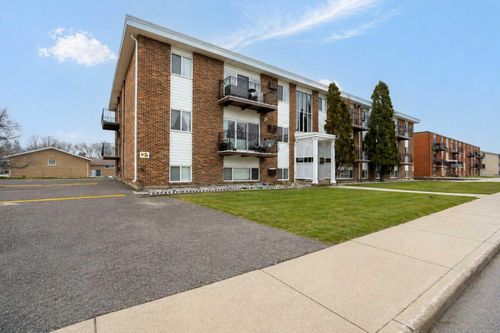 210-663 12 St Nw, Medicine Hat, AB, T1A7M1 | Card Image