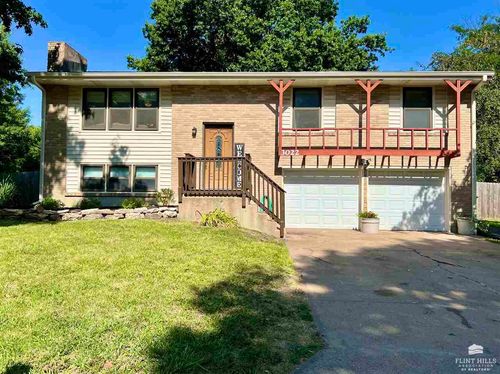 3022 James Ave, Manhattan, KS, 66502-2056 | Card Image