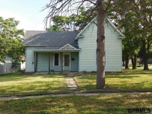 1008 Elm St, Seward, NE, 68434-2325 | Card Image