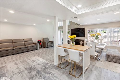 g-20645 Roscoe Blvd, Winnetka, CA, 91306-1452 | Card Image