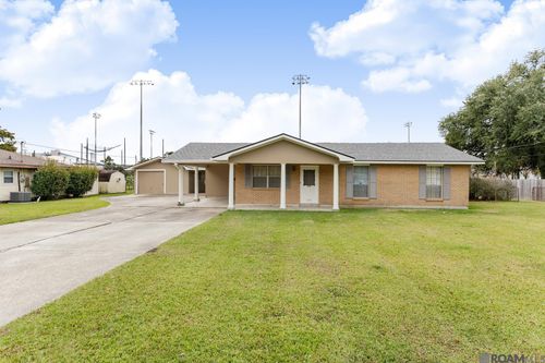 823 Oaks Ave, Port Allen, LA, 70767 | Card Image