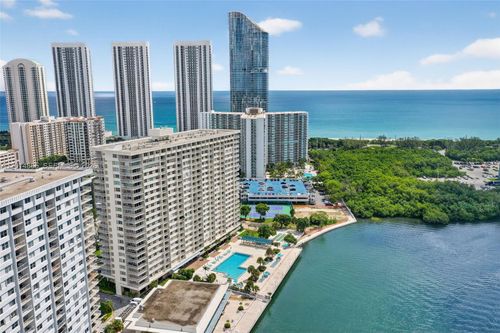 1009-300 Bayview Dr, Sunny Isles Beach, FL, 33160-4745 | Card Image