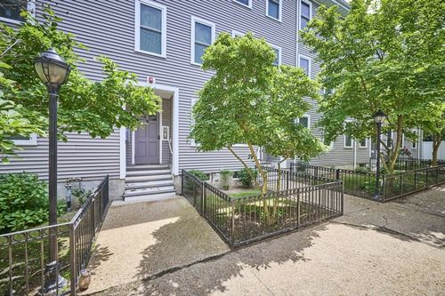 d-9 Mullins Ct, Cambridge, MA, 02141-1279 | Card Image
