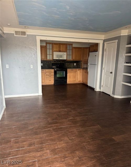 13-585 S Royal Crest Cir, Las Vegas, NV, 89169-3893 | Card Image