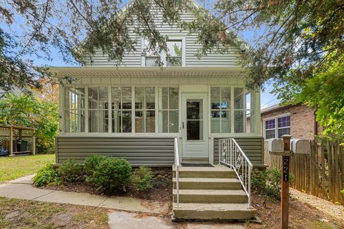 221 Burchell Ave, Highwood, IL, 60040-1201 | Card Image