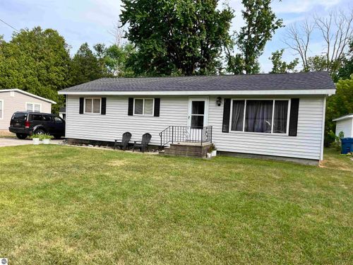 318 North St, Standish, MI, 48658-9166 | Card Image