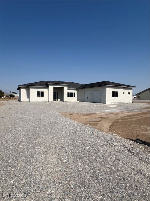 2801 Wisteria Way, Pahrump, NV, 89048-3764 | Card Image